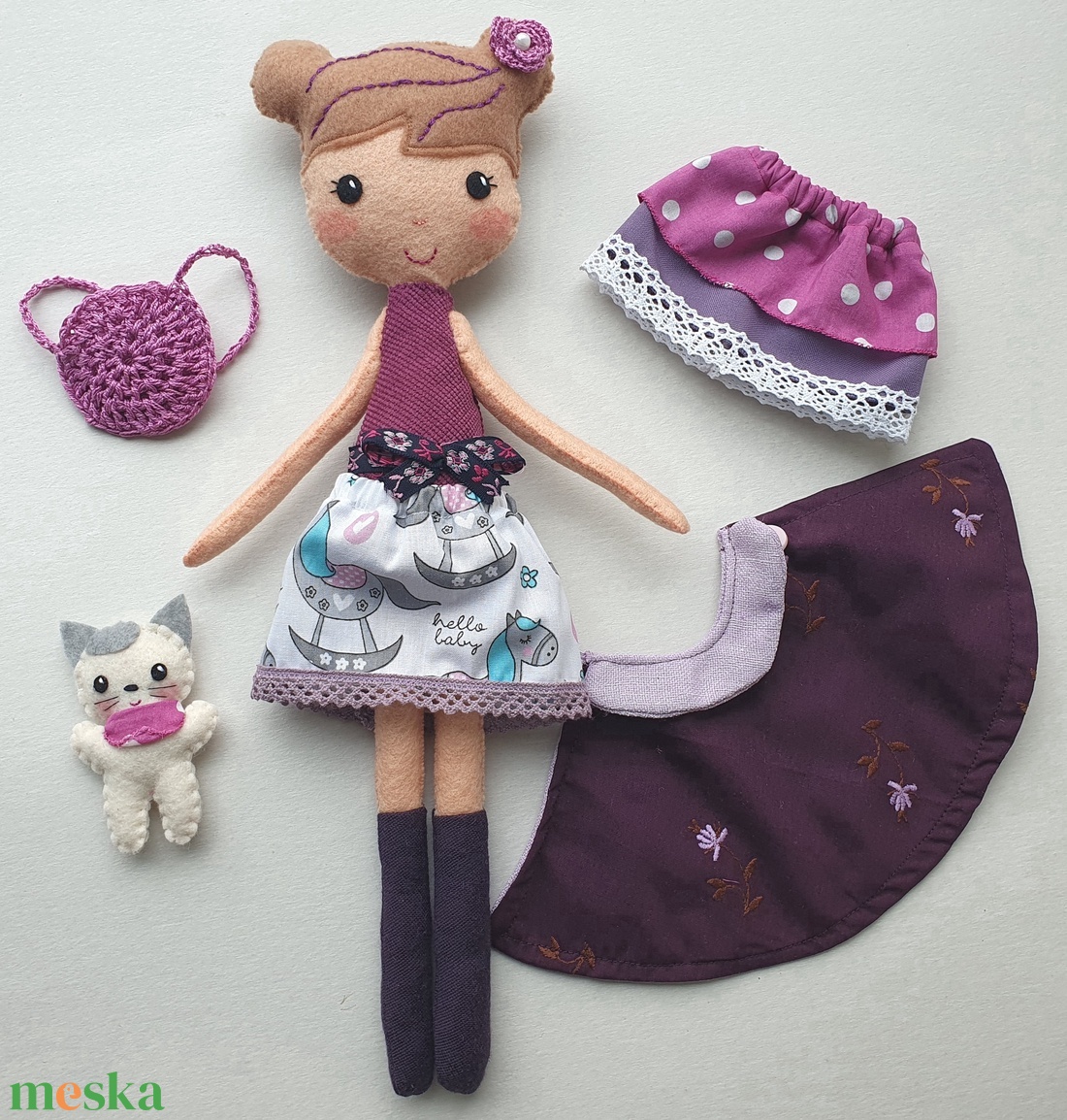 Lili- öltöztethető  textilbaba pinduri cicával és kiegészítőkkel - AZONNAL VIHETŐ! - játék & sport - baba & babaház - öltöztethető baba - Meska.hu