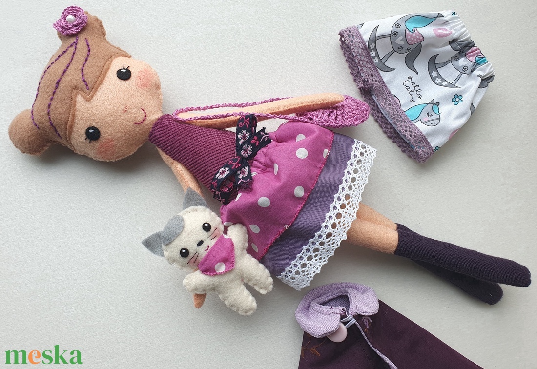Lili- öltöztethető  textilbaba pinduri cicával és kiegészítőkkel - AZONNAL VIHETŐ! - játék & sport - baba & babaház - öltöztethető baba - Meska.hu