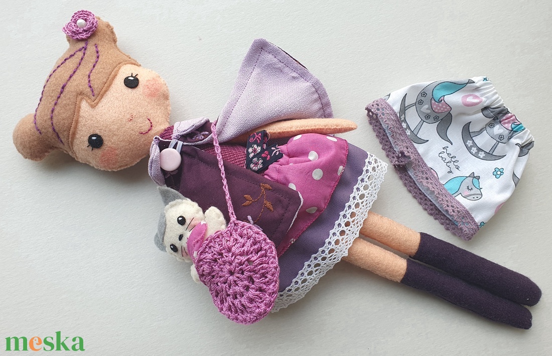 Lili- öltöztethető  textilbaba pinduri cicával és kiegészítőkkel - AZONNAL VIHETŐ! - játék & sport - baba & babaház - öltöztethető baba - Meska.hu