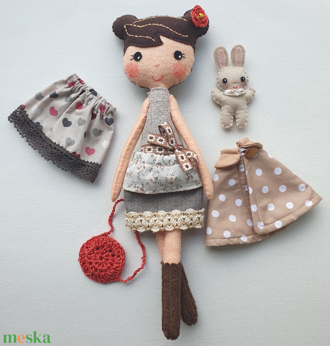 Sugi- öltöztethető  textilbaba pinduri nyuszival és kiegészítőkkel - AZONNAL VIHETŐ! - játék & sport - baba & babaház - öltöztethető baba - Meska.hu