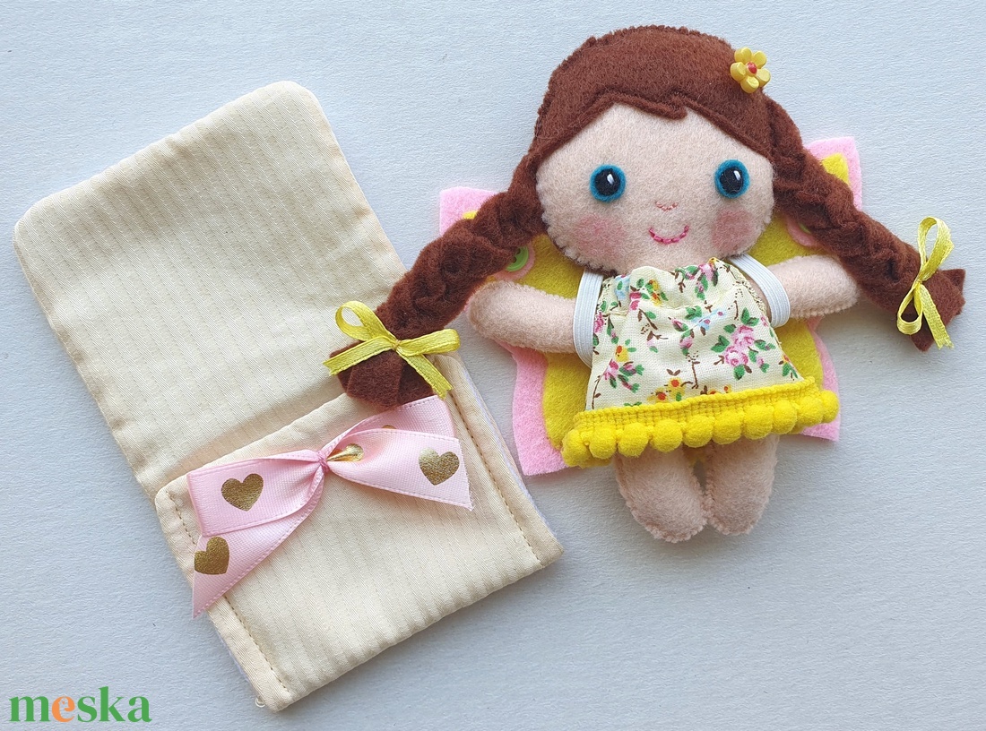 Apróságok szundizsákban- Kamilla aprócska tündérlány levehető szárnyakkal(sárga) - játék & sport - baba & babaház - játékbaba, babakellék - Meska.hu