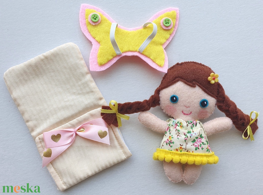Apróságok szundizsákban- Kamilla aprócska tündérlány levehető szárnyakkal(sárga) - játék & sport - baba & babaház - játékbaba, babakellék - Meska.hu