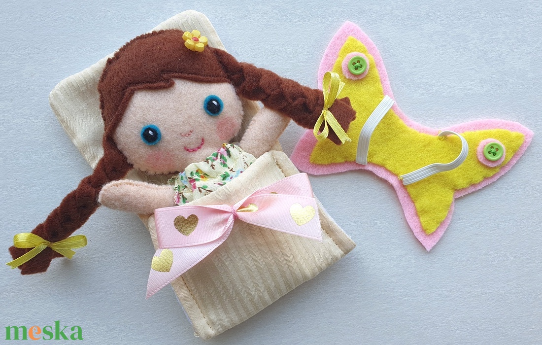 Apróságok szundizsákban- Kamilla aprócska tündérlány levehető szárnyakkal(sárga) - játék & sport - baba & babaház - játékbaba, babakellék - Meska.hu