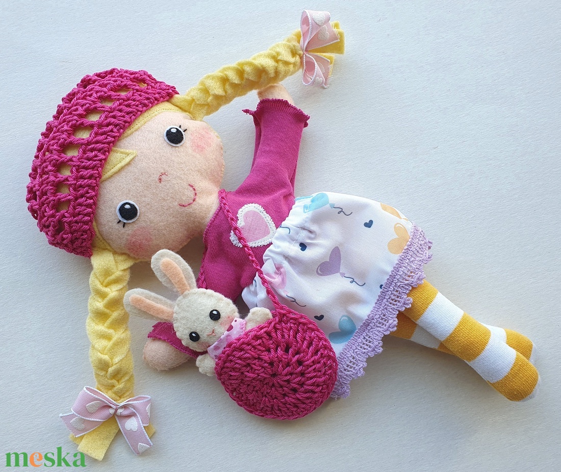 Vivi- öltöztethető textilbaba kis nyuszival és kiegészítőkkel díszdobozban(Azonnal vihető!) - játék & sport - baba & babaház - öltöztethető baba - Meska.hu