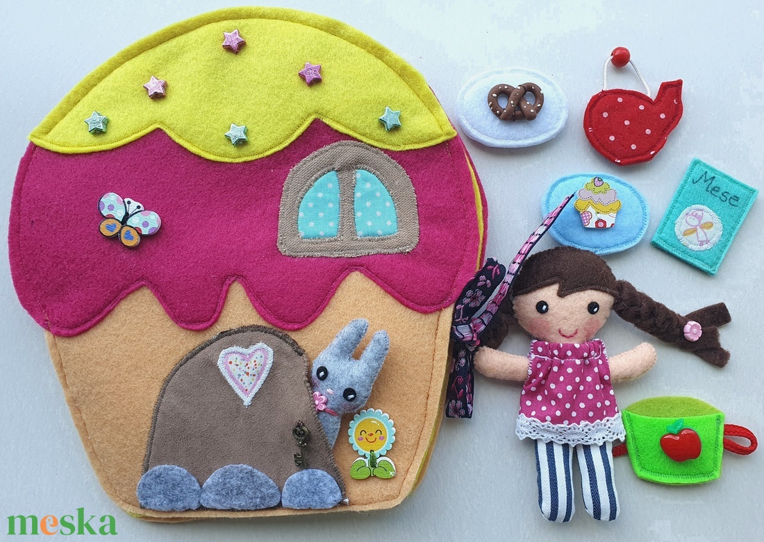 Mia muffin házikója- játszókönyv babával, kisnyuszival és rengeteg tépőzáras pakolgatni valóval ( AZONNAL VIHETŐ!) - baba - mama - baba játékok - textilkönyv & babakönyv - Meska.hu