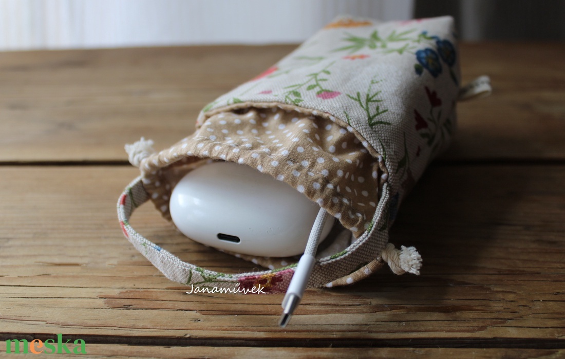 Fülhallgató tartó - táska & tok - pénztárca & más tok - fülhallgató tok  - Meska.hu