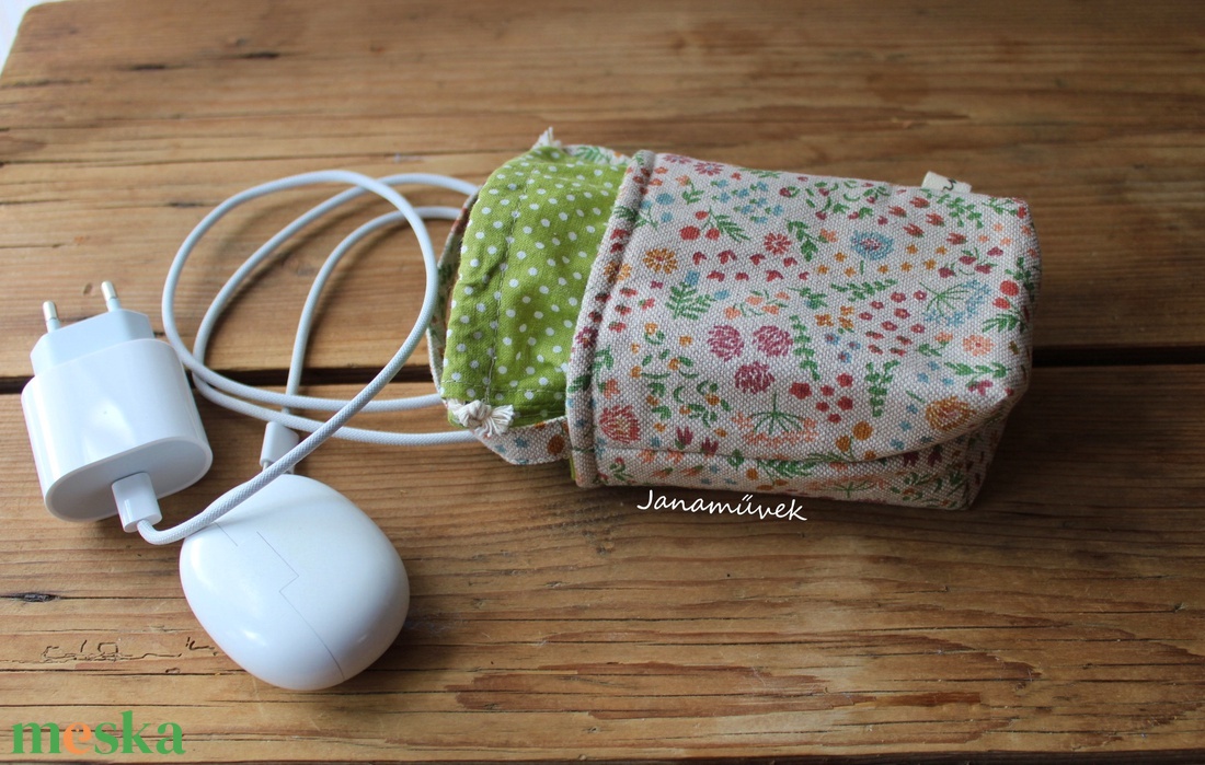 Fülhallgató tartó - táska & tok - pénztárca & más tok - fülhallgató tok  - Meska.hu