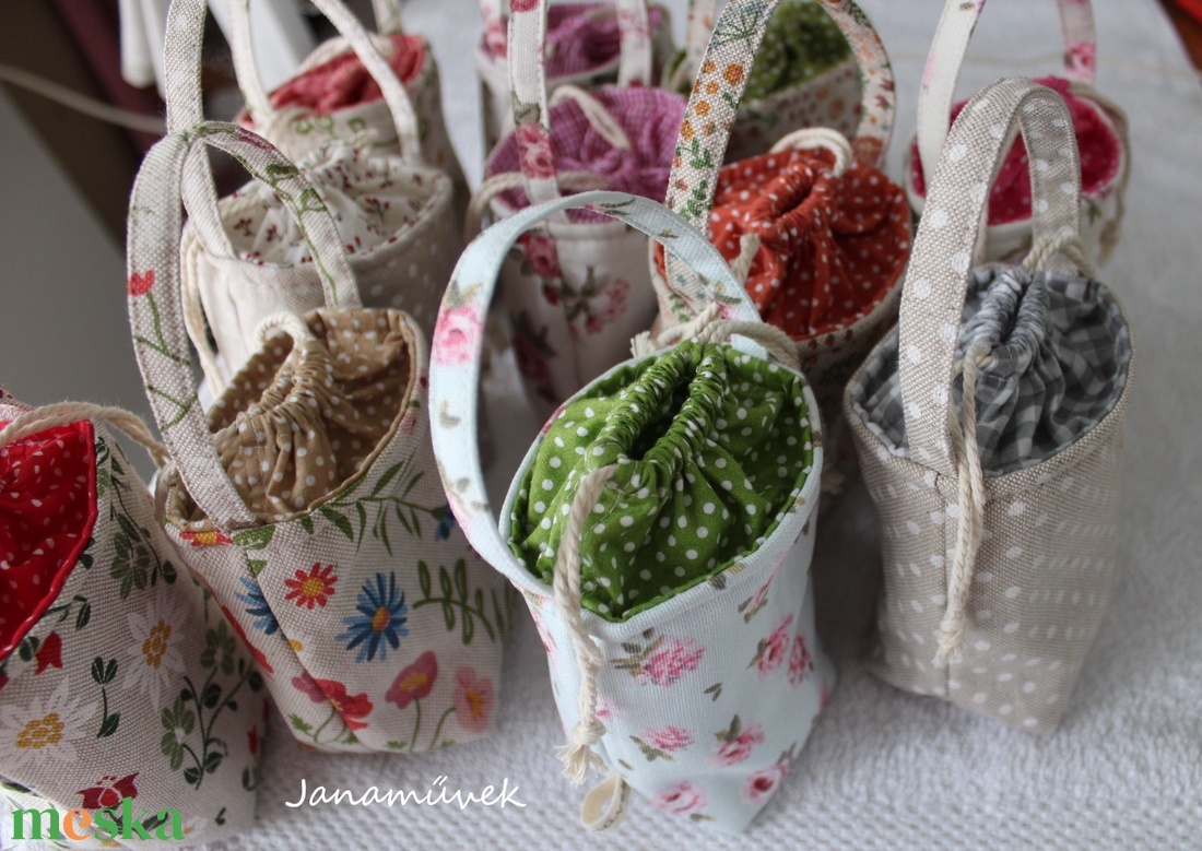 Fülhallgató tartó - táska & tok - pénztárca & más tok - fülhallgató tok  - Meska.hu