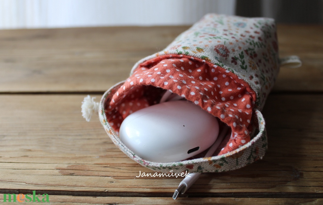 Fülhallgató tartó - táska & tok - pénztárca & más tok - fülhallgató tok  - Meska.hu