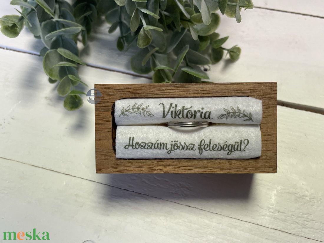 Gyűrűtartó - diófa - esküvő - kiegészítők - gyűrűtartó & gyűrűpárna - Meska.hu Gyűrűtartó - diófa - esküvő - kiegészítők - gyűrűtartó & gyűrűpárna - Meska.hu
