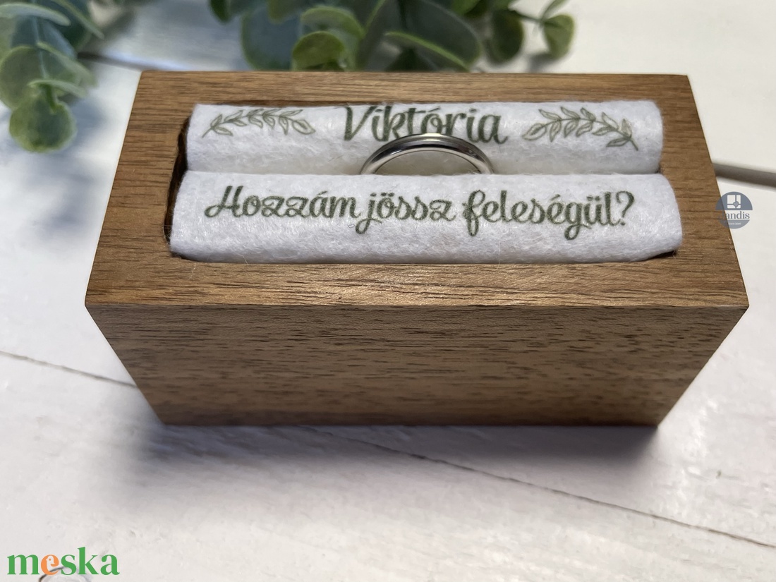 Gyűrűtartó - diófa - esküvő - kiegészítők - gyűrűtartó & gyűrűpárna - Meska.hu Gyűrűtartó - diófa - esküvő - kiegészítők - gyűrűtartó & gyűrűpárna - Meska.hu