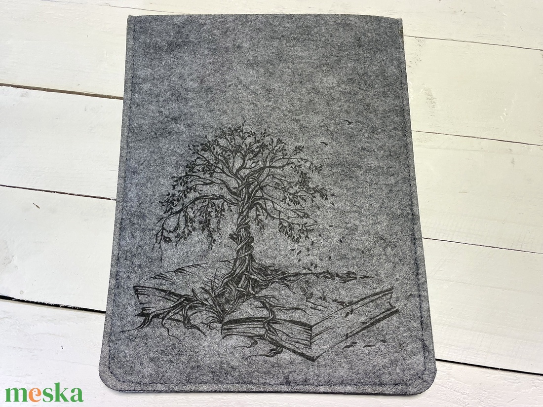 Filc könyvtok (fa motívummal) - könyv & zene - könyvtok - Meska.hu