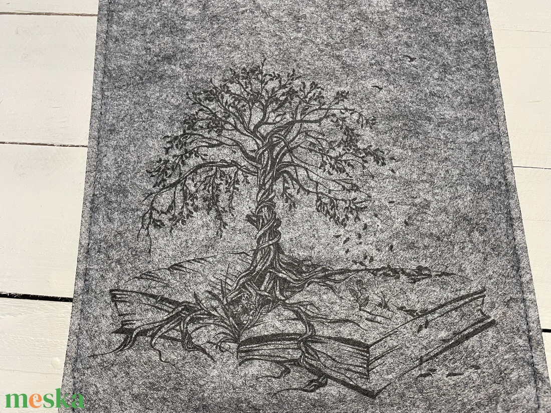 Filc könyvtok (fa motívummal) - könyv & zene - könyvtok - Meska.hu