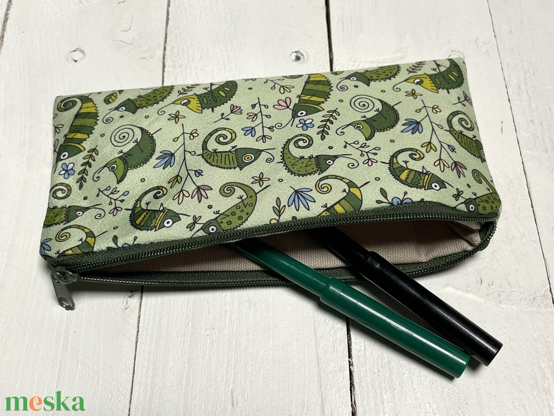 Kaméleonos tolltartó - pipere - neszesszer - otthon & életmód - papír, írószer - tolltartó & ceruzatekercs - Meska.hu