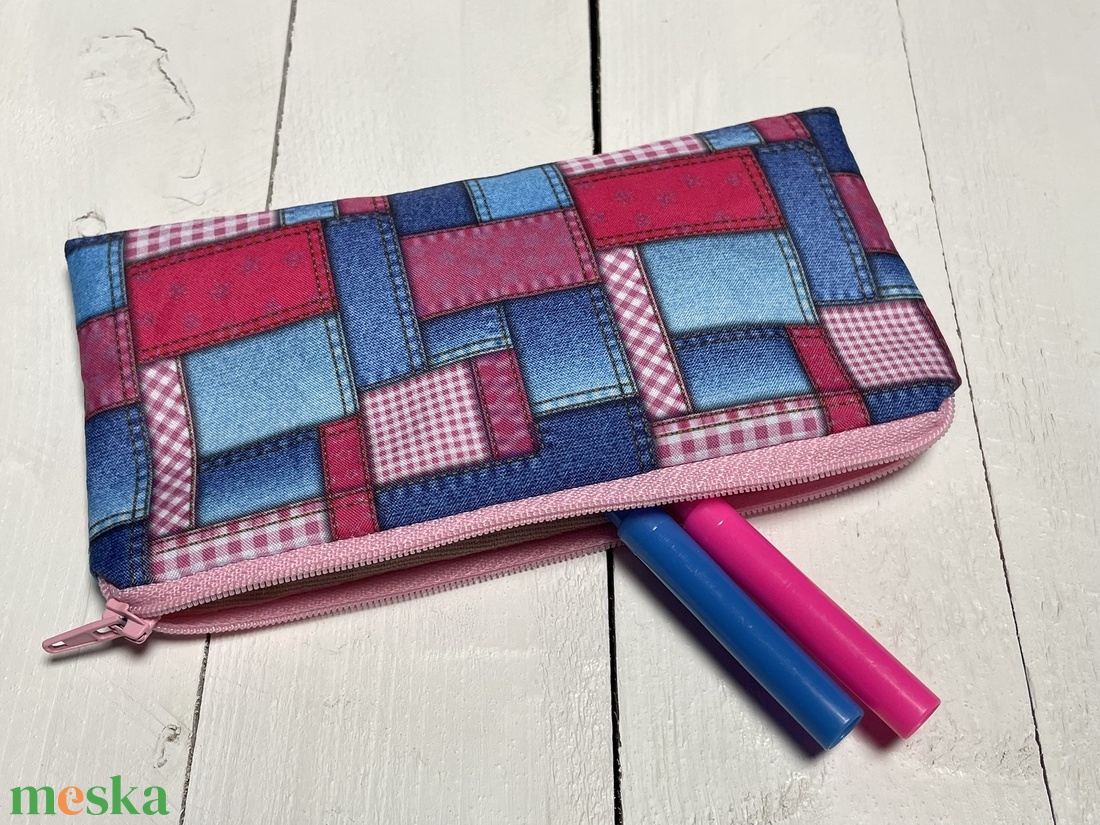 Patchwork mintás textil tolltartó - pipere - neszesszer - otthon & életmód - papír, írószer - tolltartó & ceruzatekercs - Meska.hu
