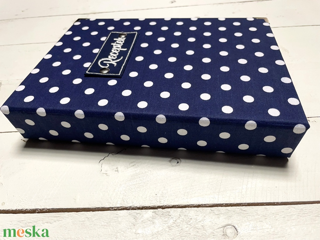 Receptes mappa � sötétkék alapon pöttyös - otthon & életmód - konyhafelszerelés, tálalás - sütés, főzés - receptfüzet - Meska.hu