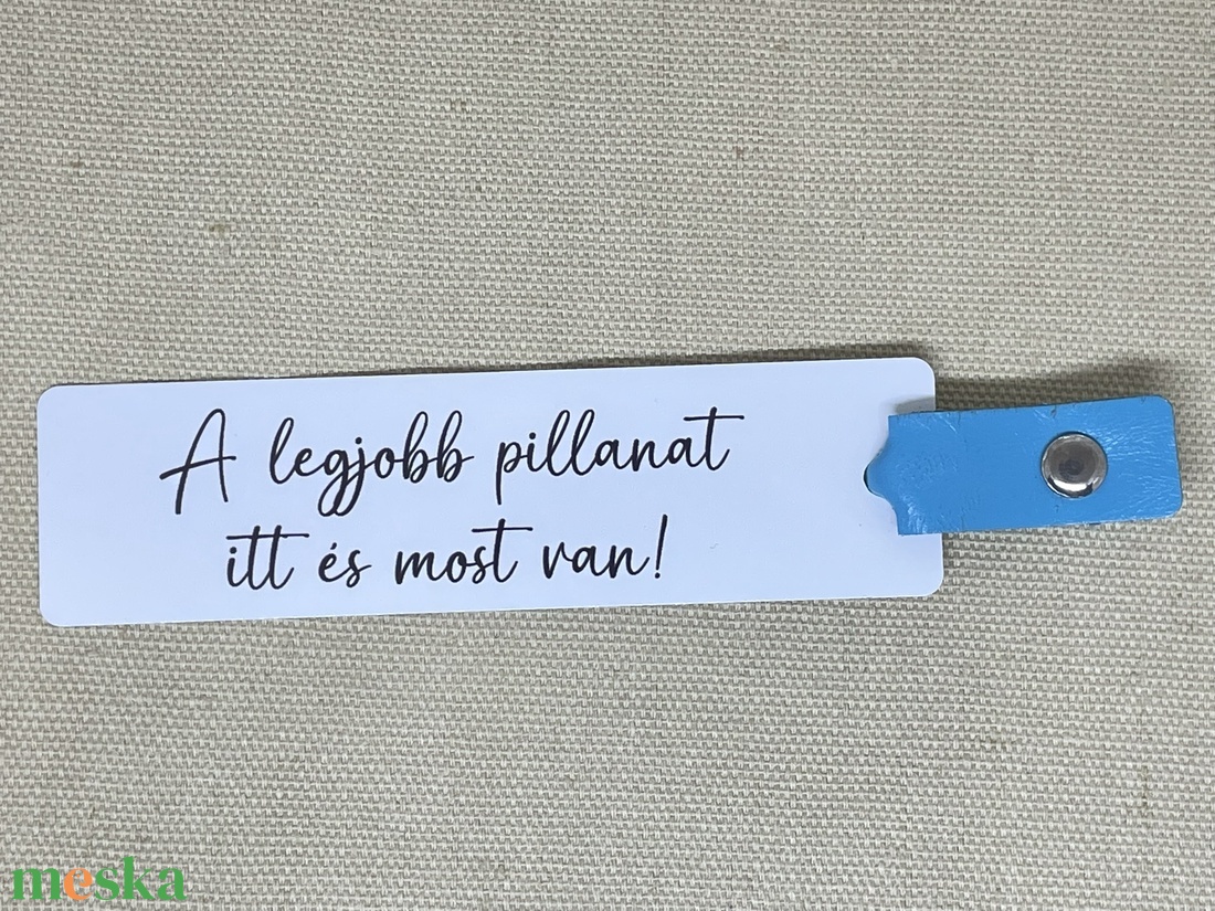 Motivációs fém könyvjelző - valódi bőr díszítéssel - A legjobb pillanat - könyv & zene - könyvjelző - Meska.hu