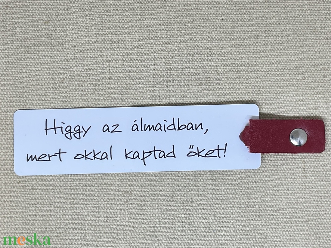 Motivációs fém könyvjelző - valódi bőr díszítéssel - Higgy az álmaidban - könyv & zene - könyvjelző - Meska.hu