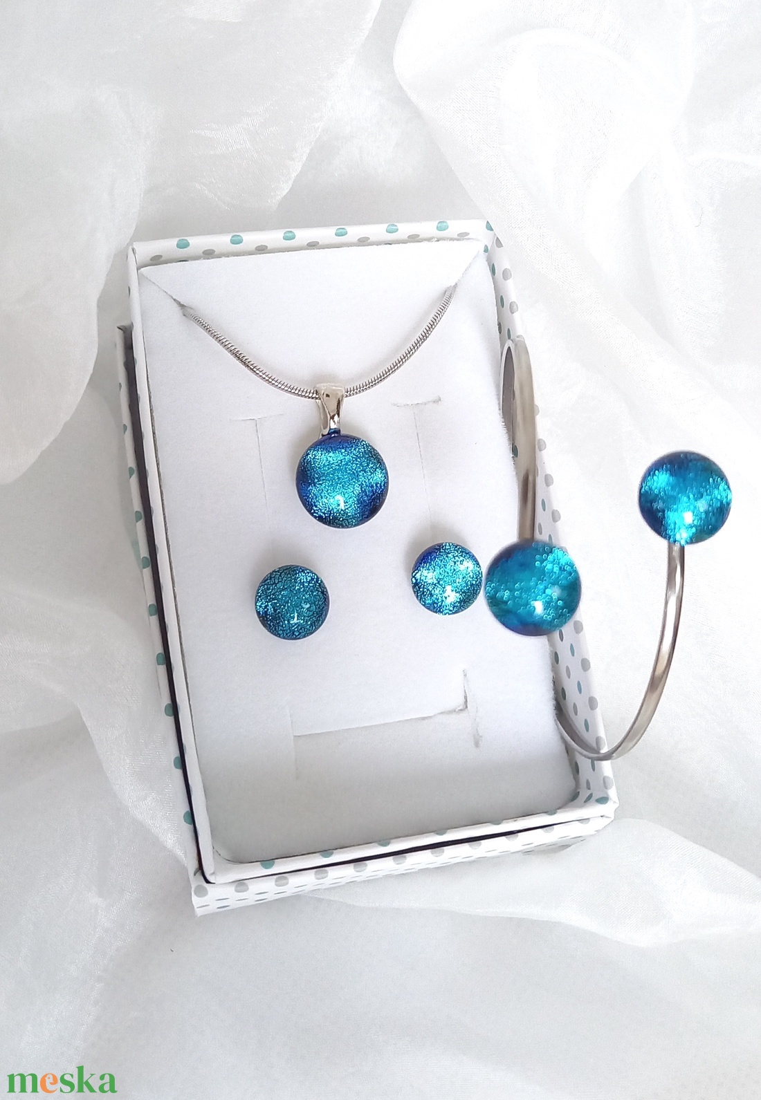 Kéklő csillogás bedügős füli Jannaja ékszer - ékszer - ékszerszett - Meska.hu