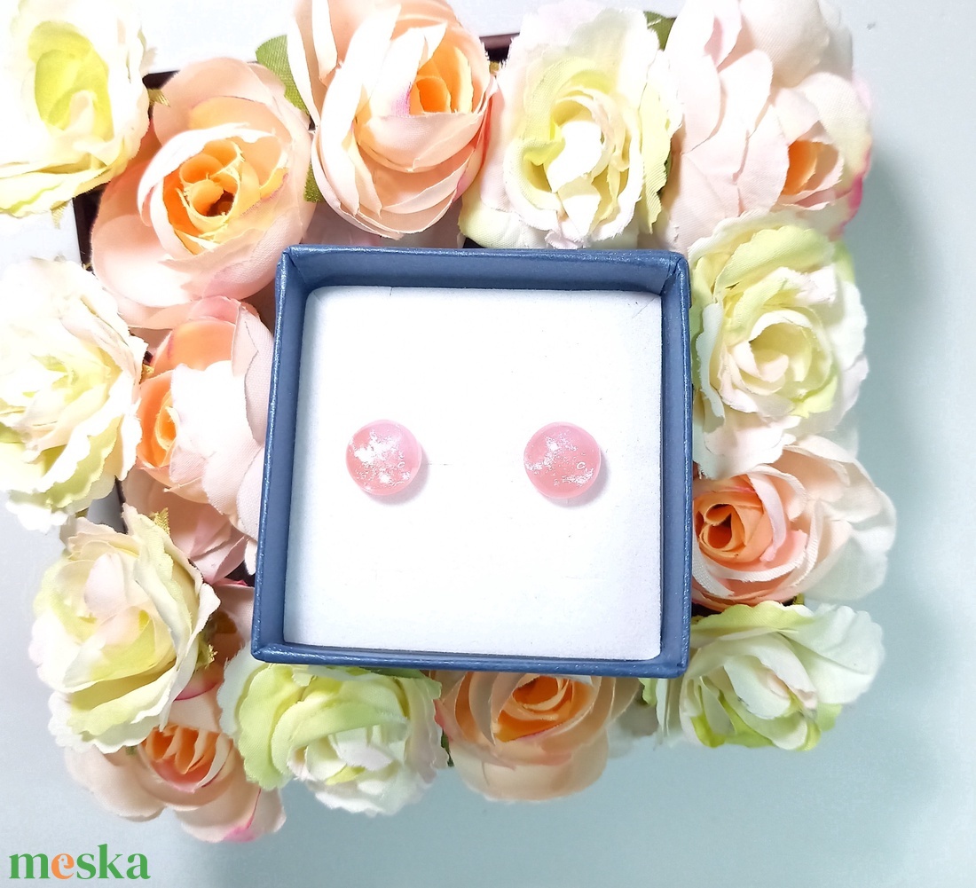 Bársonyos barack pötyi fülbevaló - ékszer - fülbevaló - pötty fülbevaló - Meska.hu