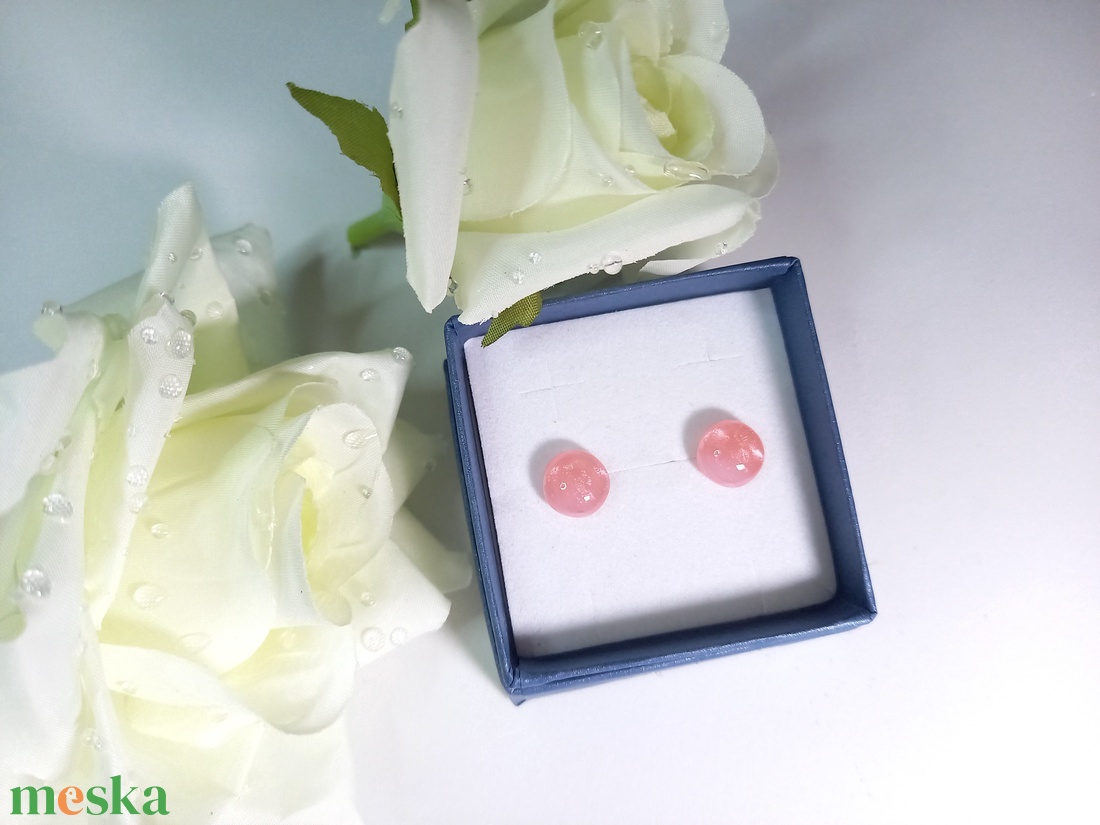 Bársonyos barack pötyi fülbevaló - ékszer - fülbevaló - pötty fülbevaló - Meska.hu