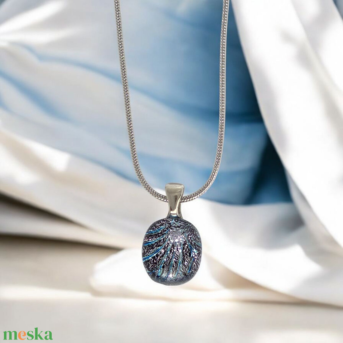 Glamor ezüstös medál - ékszer - nyaklánc - medálos nyaklánc - Meska.hu Glamor ezüstös medál - ékszer - nyaklánc - medálos nyaklánc - Meska.hu