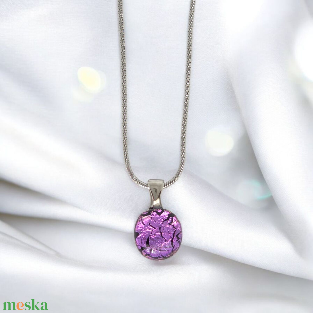 Glamor fekete alapon magenta csillogó medál - ékszer - nyaklánc - medálos nyaklánc - Meska.hu