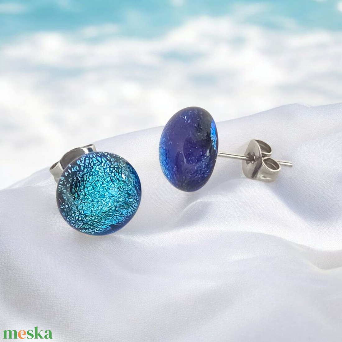 Glamor középkék csillogás bedugós fülbevaló - ékszer - fülbevaló - pötty fülbevaló - Meska.hu Glamor középkék csillogás bedugós fülbevaló - ékszer - fülbevaló - pötty fülbevaló - Meska.hu