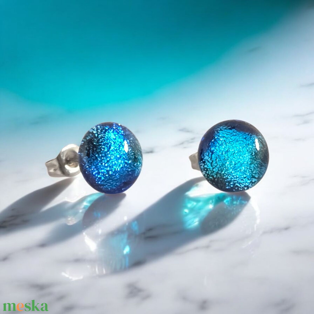 Glamor középkék csillogás bedugós fülbevaló - ékszer - fülbevaló - pötty fülbevaló - Meska.hu Glamor középkék csillogás bedugós fülbevaló - ékszer - fülbevaló - pötty fülbevaló - Meska.hu