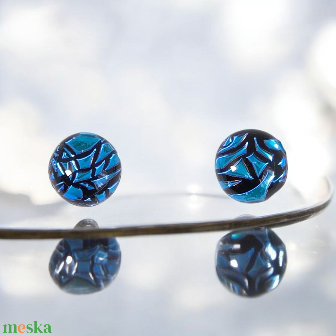 Glamor fekete alapon kék csillogás bedugós fülbevaló - ékszer - fülbevaló - pötty fülbevaló - Meska.hu Glamor fekete alapon kék csillogás bedugós fülbevaló - ékszer - fülbevaló - pötty fülbevaló - Meska.hu