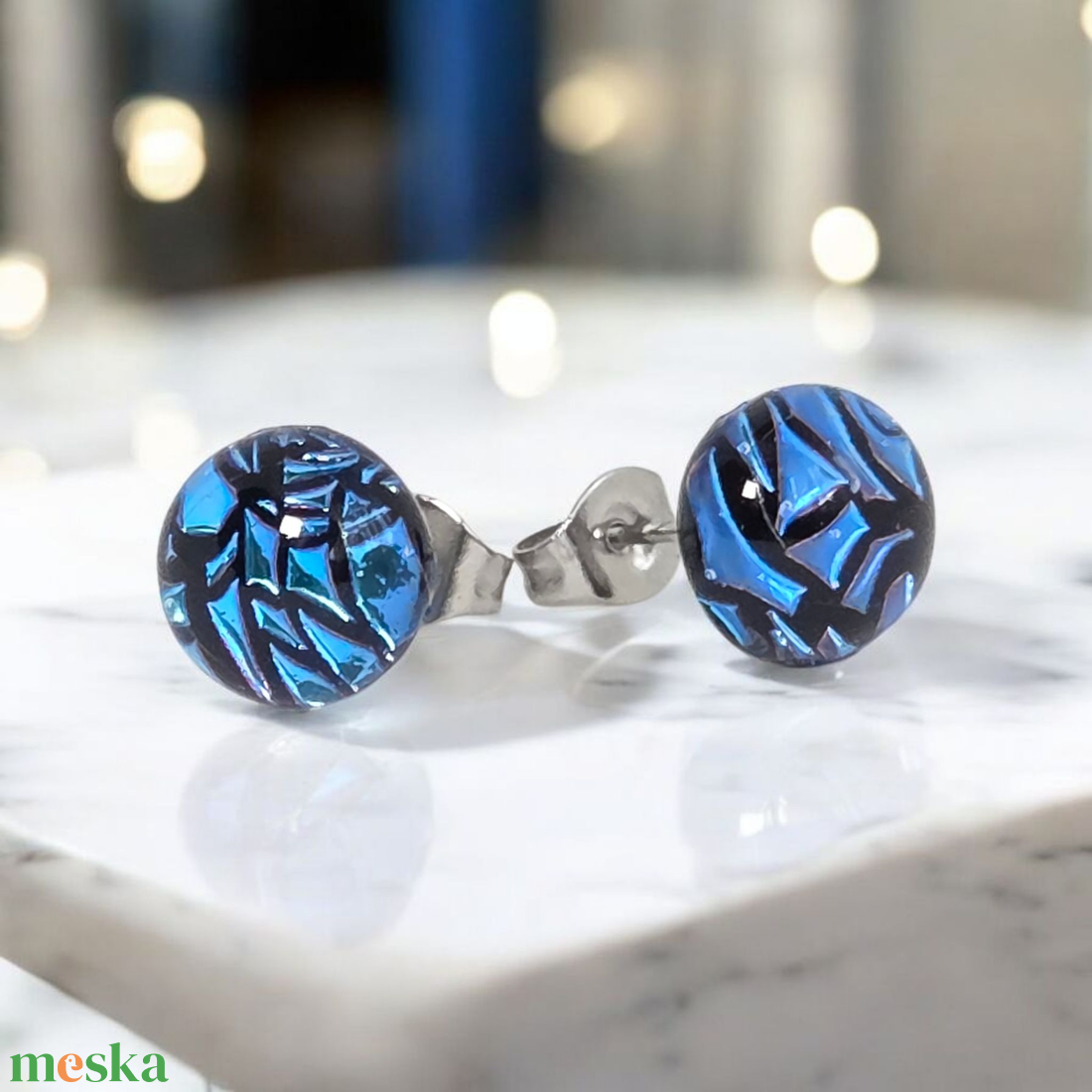 Glamor fekete alapon kék csillogás bedugós fülbevaló - ékszer - fülbevaló - pötty fülbevaló - Meska.hu Glamor fekete alapon kék csillogás bedugós fülbevaló - ékszer - fülbevaló - pötty fülbevaló - Meska.hu