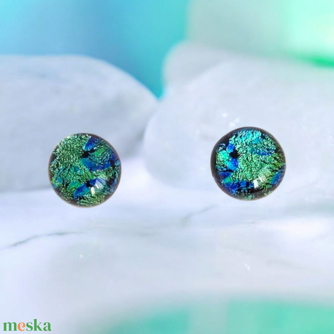 Glamor azúr kék/zöld alapon kék csillogás bedugós fülbevaló - ékszer - fülbevaló - pötty fülbevaló - Meska.hu Glamor azúr kék/zöld alapon kék csillogás bedugós fülbevaló - ékszer - fülbevaló - pötty fülbevaló - Meska.hu