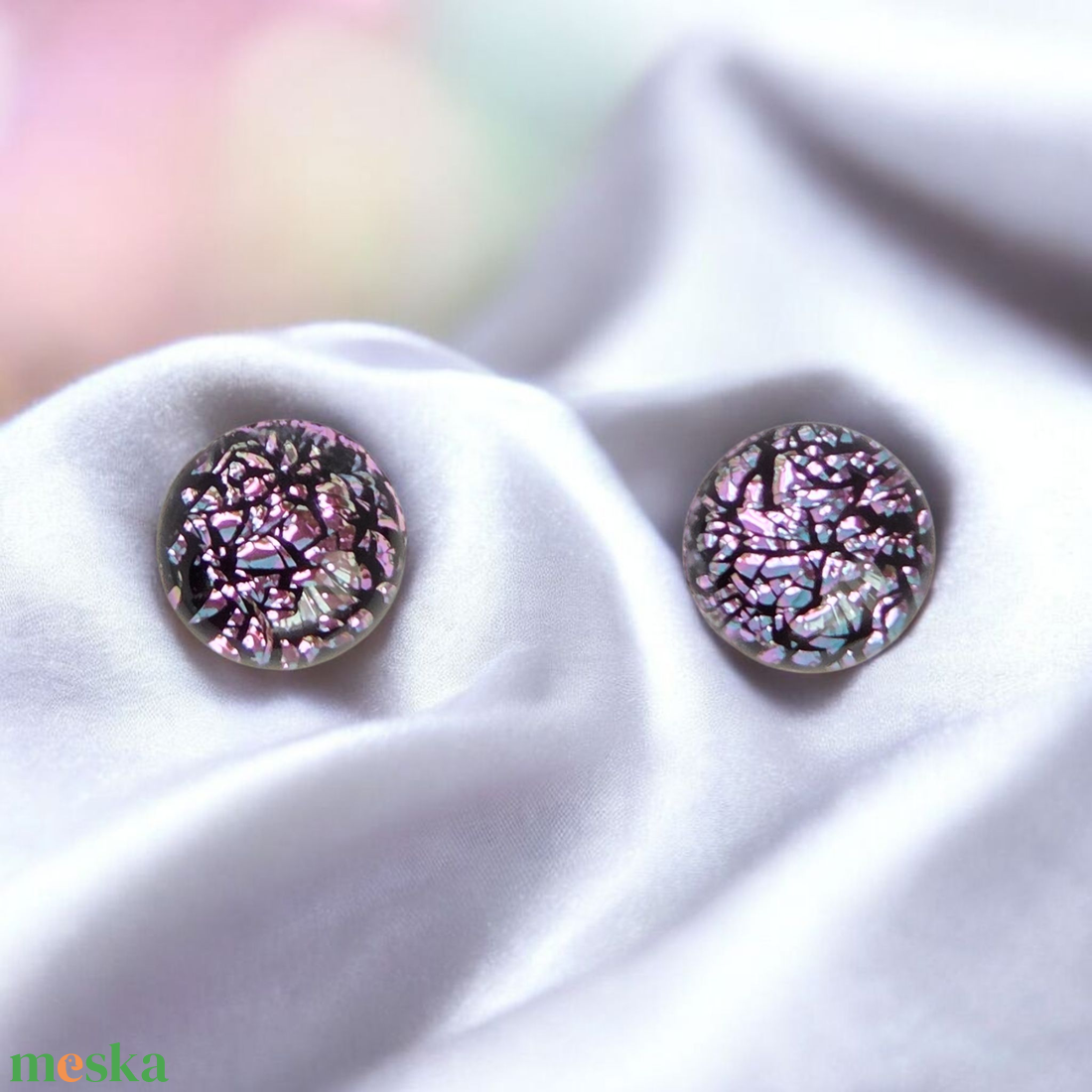 Glamor lila csillogás bedugós fülbevaló - ékszer - fülbevaló - pötty fülbevaló - Meska.hu