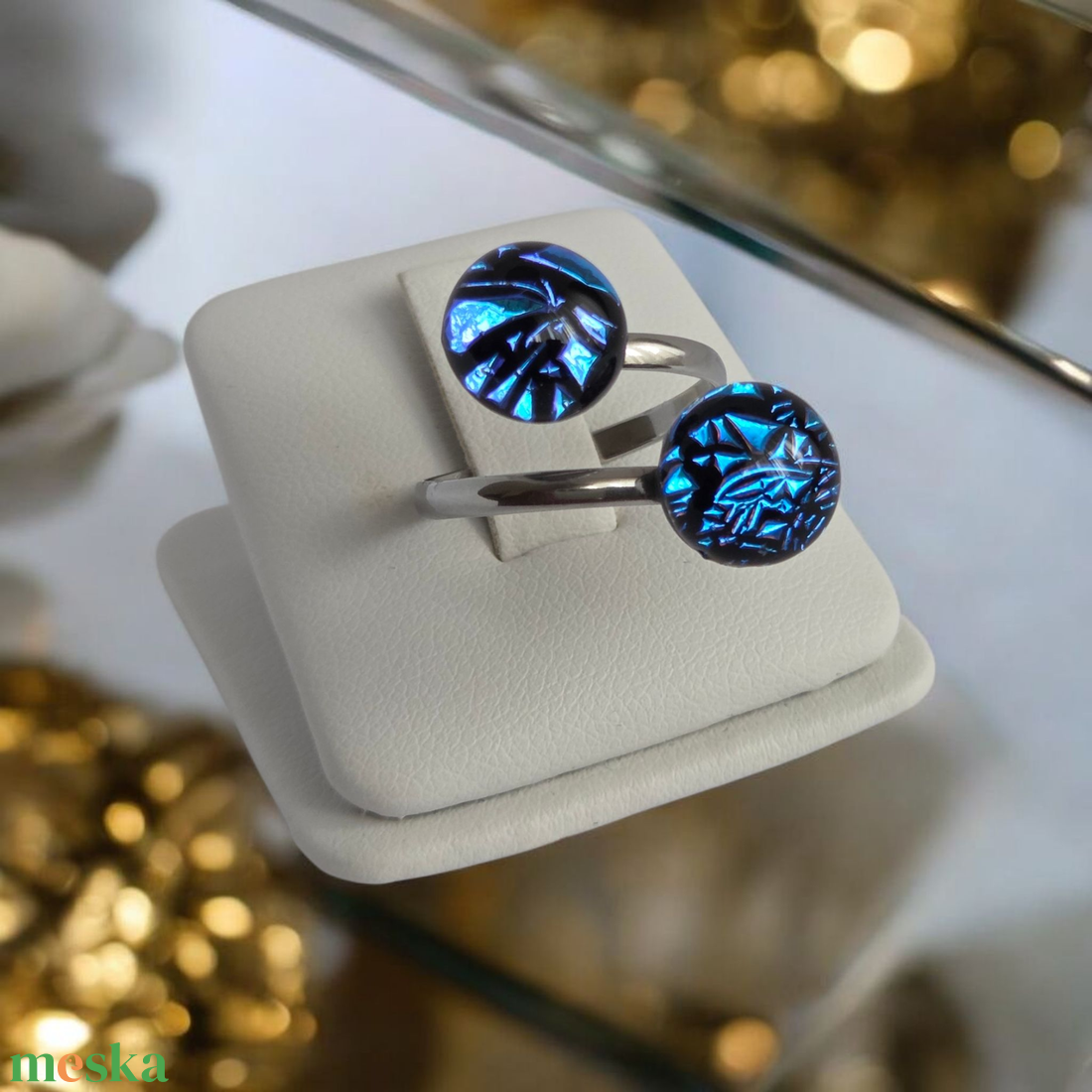 Glamor fekete alapon kék csillogó gyürü - ékszer - gyűrű - üveglencsés gyűrű - Meska.hu Glamor fekete alapon kék csillogó gyürü - ékszer - gyűrű - üveglencsés gyűrű - Meska.hu