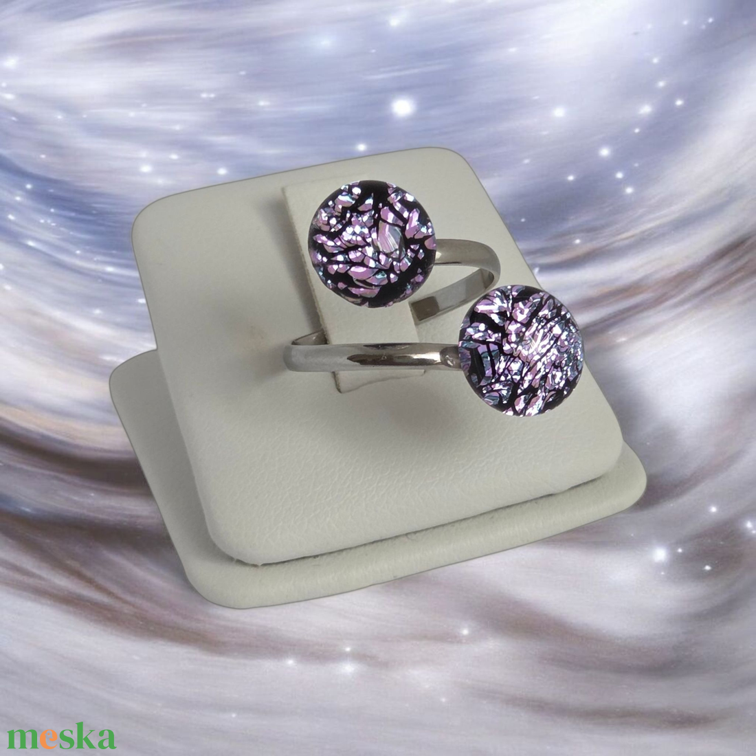Glamor lila magenta csillogó gyürü - ékszer - gyűrű - üveglencsés gyűrű - Meska.hu Glamor lila magenta csillogó gyürü - ékszer - gyűrű - üveglencsés gyűrű - Meska.hu