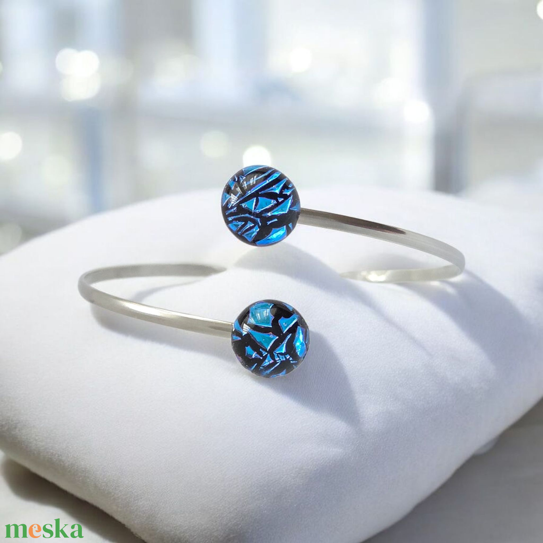 Glamor fekete alapon kék karkötő - ékszer - karkötő - karperec - Meska.hu