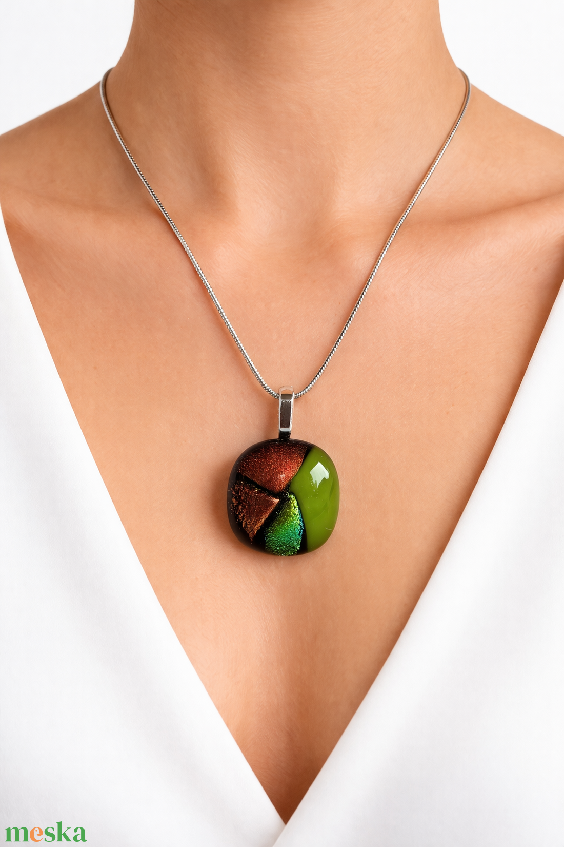 Zöldes, bronzos csillogás medál - ékszer - nyaklánc - medál - Meska.hu