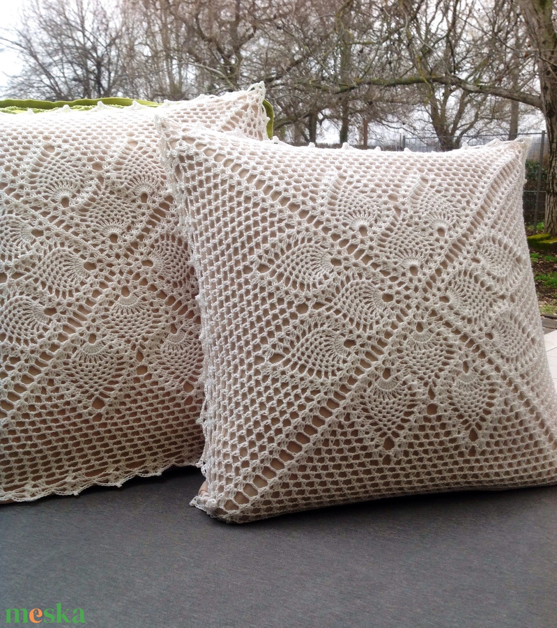 Beige párnahuzat fehér horgolt mintával (40x40) - otthon & életmód - lakástextil - párna & párnahuzat - Meska.hu Beige párnahuzat fehér horgolt mintával (40x40) - otthon & életmód - lakástextil - párna & párnahuzat - Meska.hu