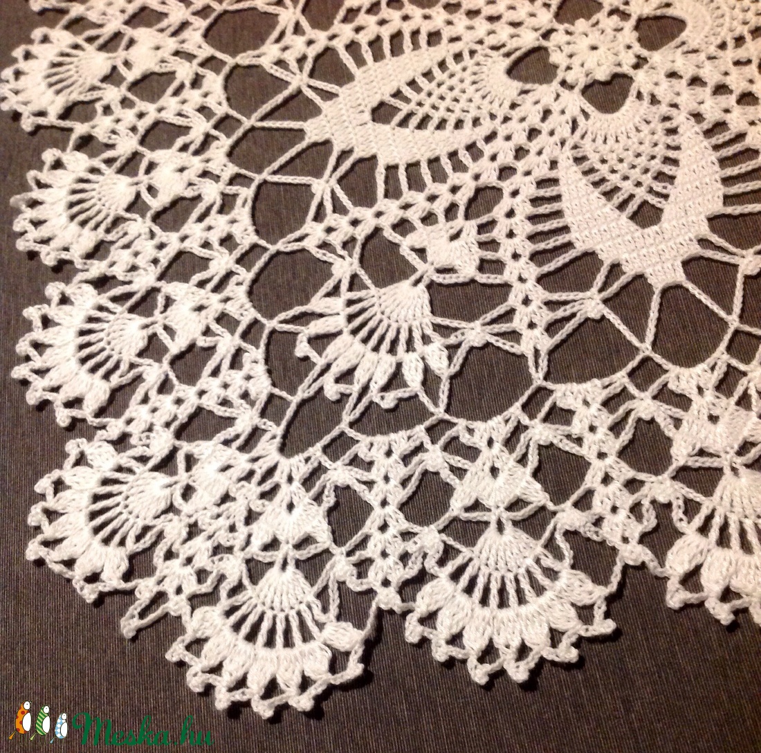 Fehér színű négyszögletes horgolt csipke terítő - otthon & életmód - dekoráció - asztal és polc dekoráció - horgolt & csipketerítő - Meska.hu