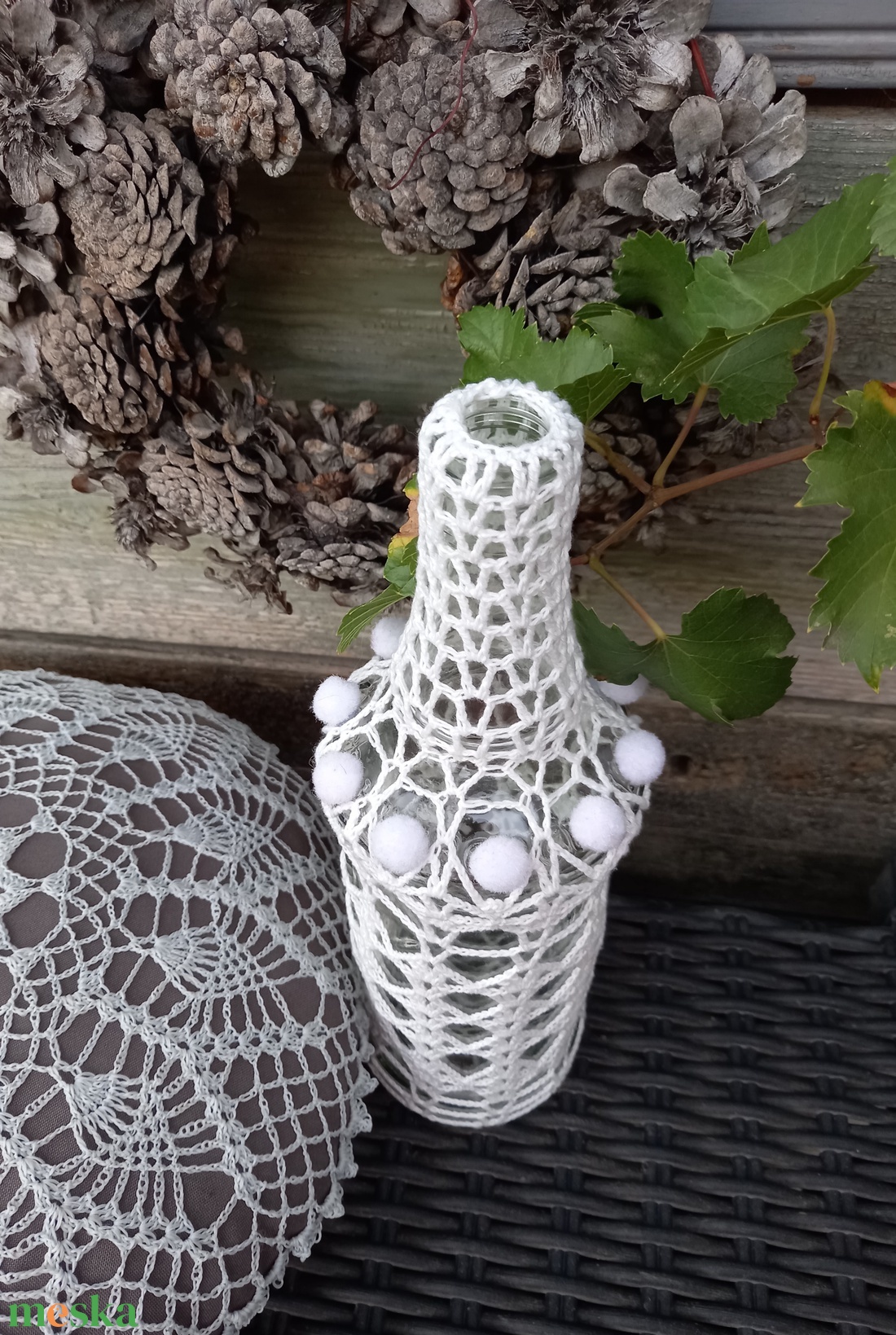 Horgolással díszített üveg - otthon & életmód - dekoráció - asztal és polc dekoráció - díszüveg - Meska.hu