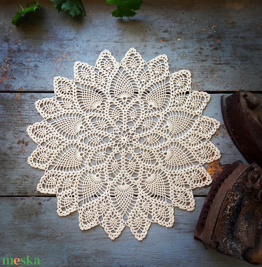Ekrü színű, ananászmintás horgolt terítő (54 cm) - otthon & életmód - dekoráció - asztal és polc dekoráció - horgolt & csipketerítő - Meska.hu Ekrü színű, ananászmintás horgolt terítő (54 cm) - otthon & életmód - dekoráció - asztal és polc dekoráció - horgolt & csipketerítő - Meska.hu