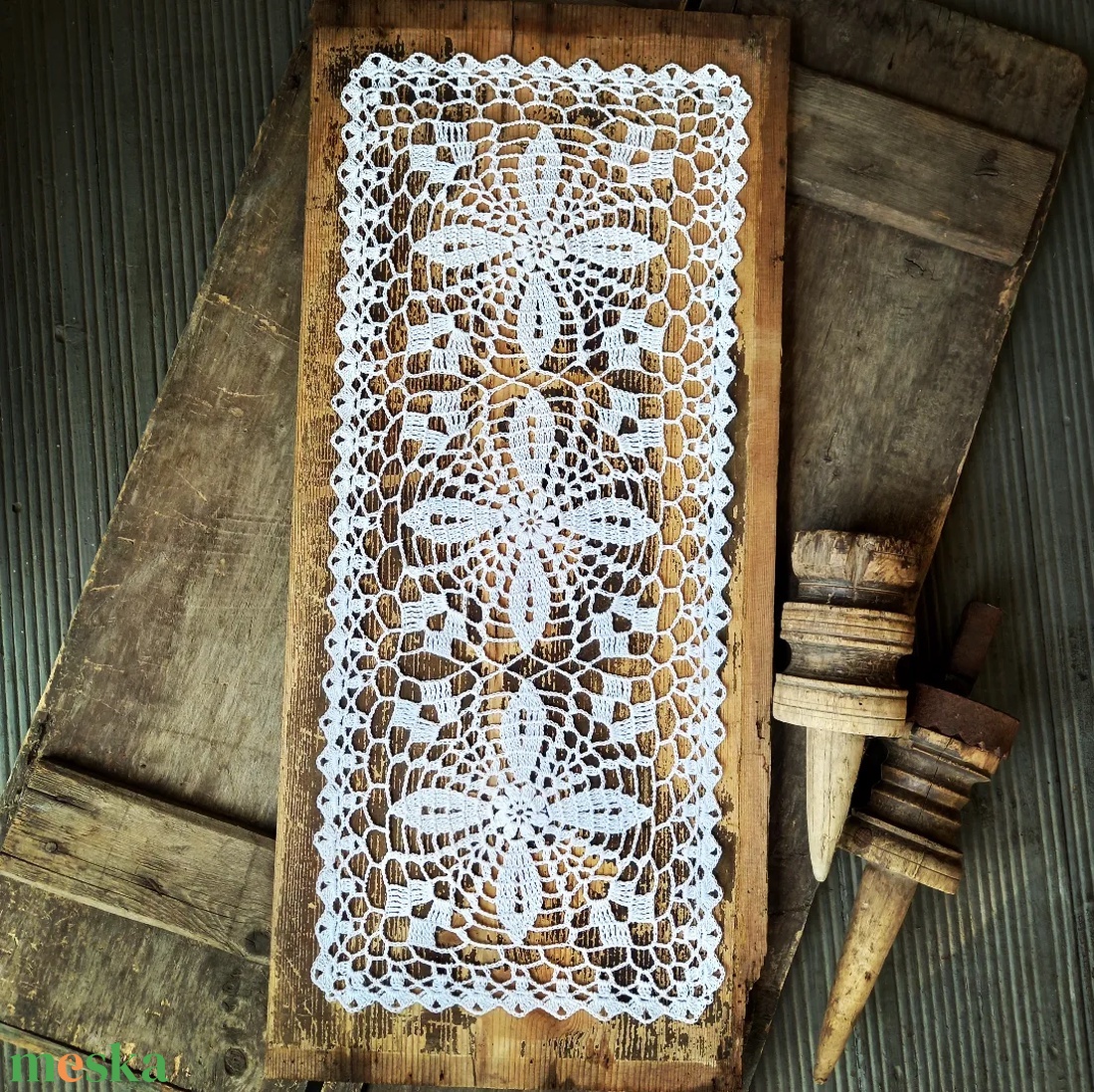 Futó, szögletes horgolt terítő (kb. 25x57 cm) - otthon & életmód - dekoráció - asztal és polc dekoráció - horgolt & csipketerítő - Meska.hu Futó, szögletes horgolt terítő (kb. 25x57 cm) - otthon & életmód - dekoráció - asztal és polc dekoráció - horgolt & csipketerítő - Meska.hu