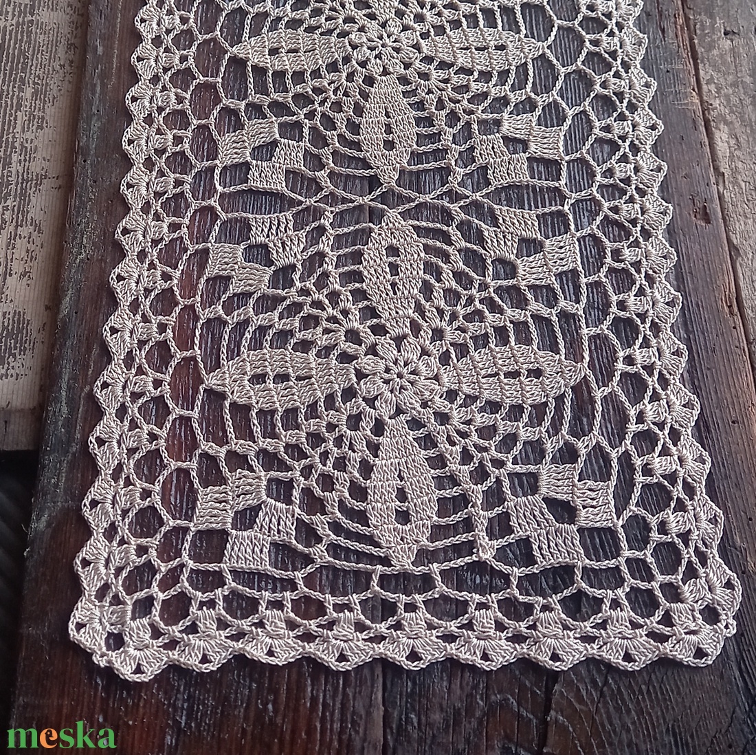 Ekrü színű, szögletes horgolt terítő (kb. 24x55 cm) - otthon & életmód - dekoráció - asztal és polc dekoráció - horgolt & csipketerítő - Meska.hu Ekrü színű, szögletes horgolt terítő (kb. 24x55 cm) - otthon & életmód - dekoráció - asztal és polc dekoráció - horgolt & csipketerítő - Meska.hu