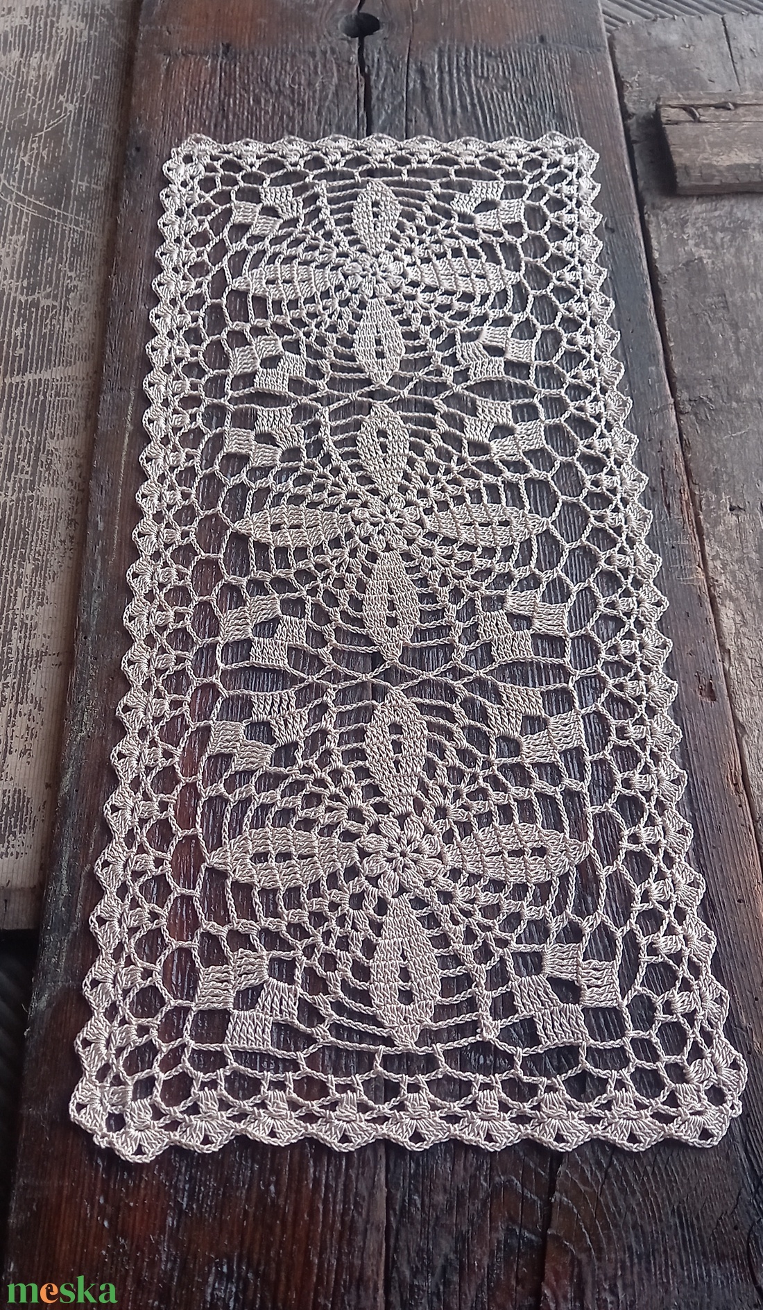Ekrü színű, szögletes horgolt terítő (kb. 24x55 cm) - otthon & életmód - dekoráció - asztal és polc dekoráció - horgolt & csipketerítő - Meska.hu Ekrü színű, szögletes horgolt terítő (kb. 24x55 cm) - otthon & életmód - dekoráció - asztal és polc dekoráció - horgolt & csipketerítő - Meska.hu