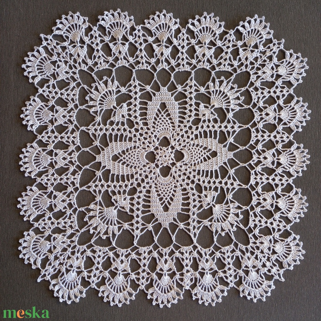 Négyszögletes, fehér horgolt terítő (kb. 46x46 cm) - otthon & életmód - dekoráció - asztal és polc dekoráció - horgolt & csipketerítő - Meska.hu Négyszögletes, fehér horgolt terítő (kb. 46x46 cm) - otthon & életmód - dekoráció - asztal és polc dekoráció - horgolt & csipketerítő - Meska.hu