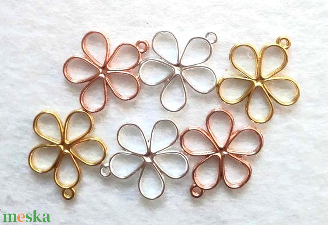 Ötszirmú fém virág medál - 3 színben (3225) - kellékek & szerszámok - gyöngyfűzés kellékek - egyéb alkatrész - Meska.hu