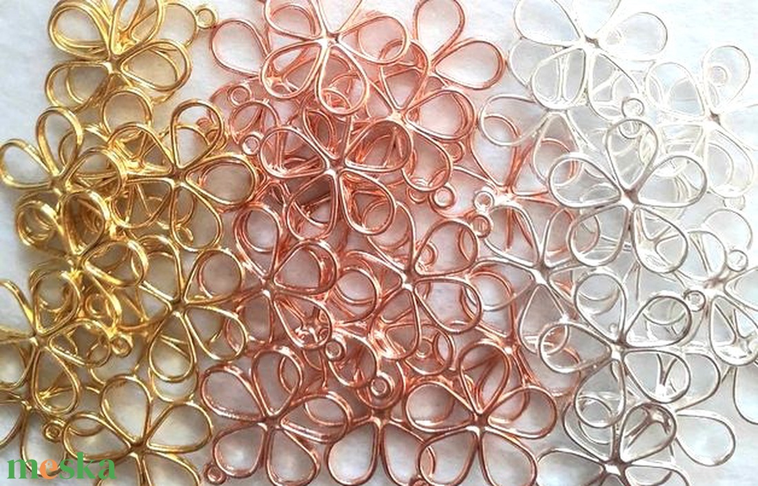 Ötszirmú fém virág medál - 3 színben (3225) - kellékek & szerszámok - gyöngyfűzés kellékek - egyéb alkatrész - Meska.hu