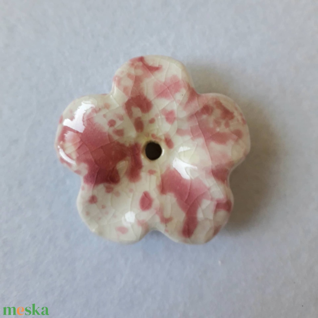 Kerámia virág 2 színben, 40 mm (1338, 1339) - kellékek & szerszámok - gyöngyfűzés kellékek - kerámiagyöngy - Meska.hu