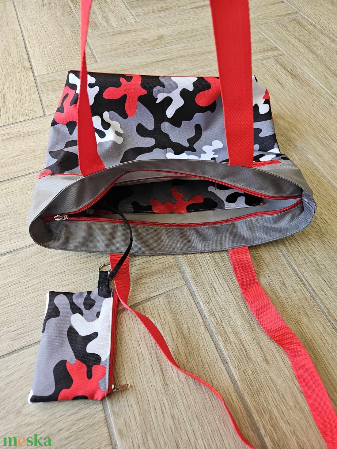 Összehajtható vízálló strandtáska/fitnesz táska/shopper rögzíthető pénztárcával - táska & tok - kézitáska & válltáska - nagy pakolós táska - Meska.hu Összehajtható vízálló strandtáska/fitnesz táska/shopper rögzíthető pénztárcával - táska & tok - kézitáska & válltáska - nagy pakolós táska - Meska.hu