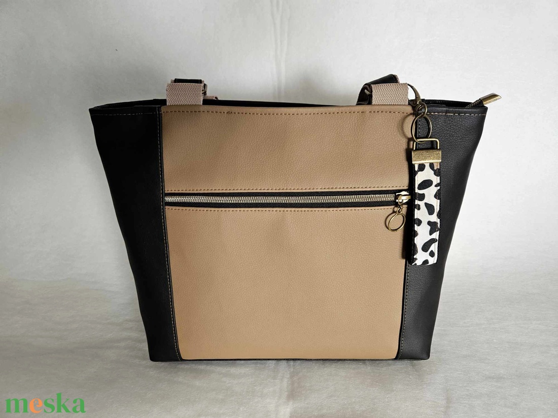 Különleges kétoldalas női válltáska ajándék kulcstartóval - táska & tok - kézitáska & válltáska - válltáska - Meska.hu